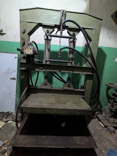 Hydraulic Press Machine for Sale – Good Working Condition