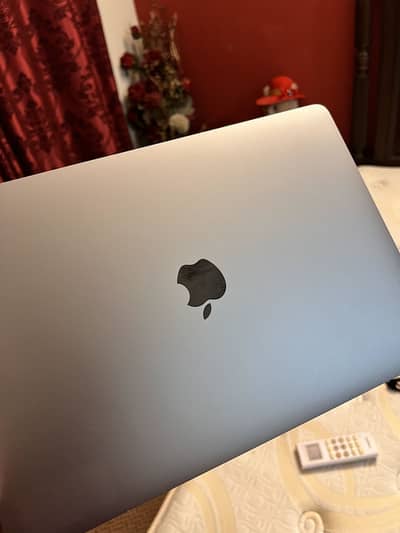 Macbook Pro 2020 | intel i5 8/256GB | 10/10
