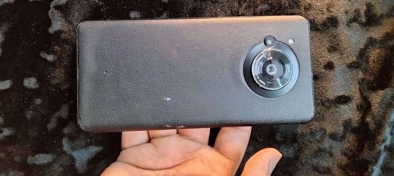 Sharp Aquos R 7 0