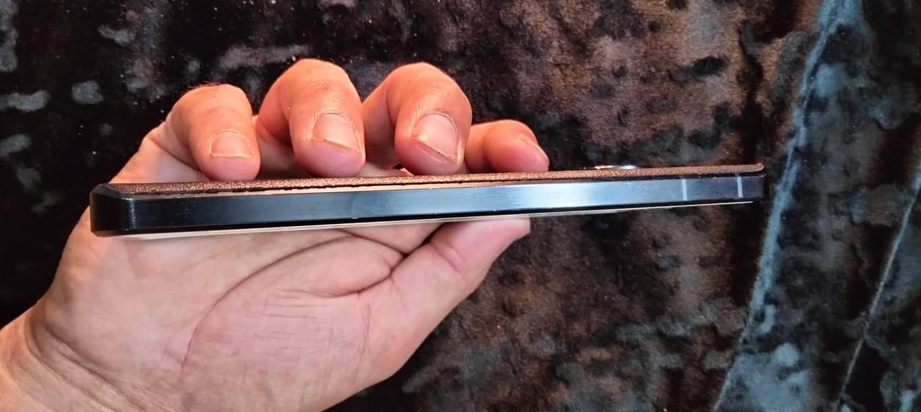 Sharp Aquos R 7 1