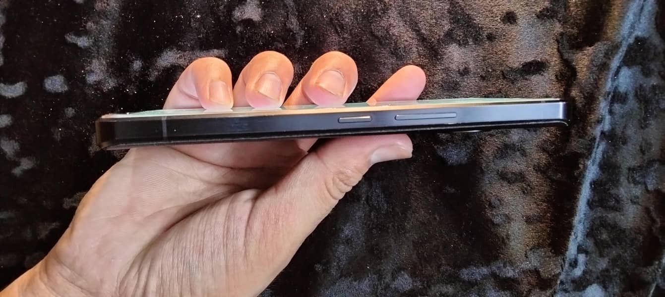 Sharp Aquos R 7 2