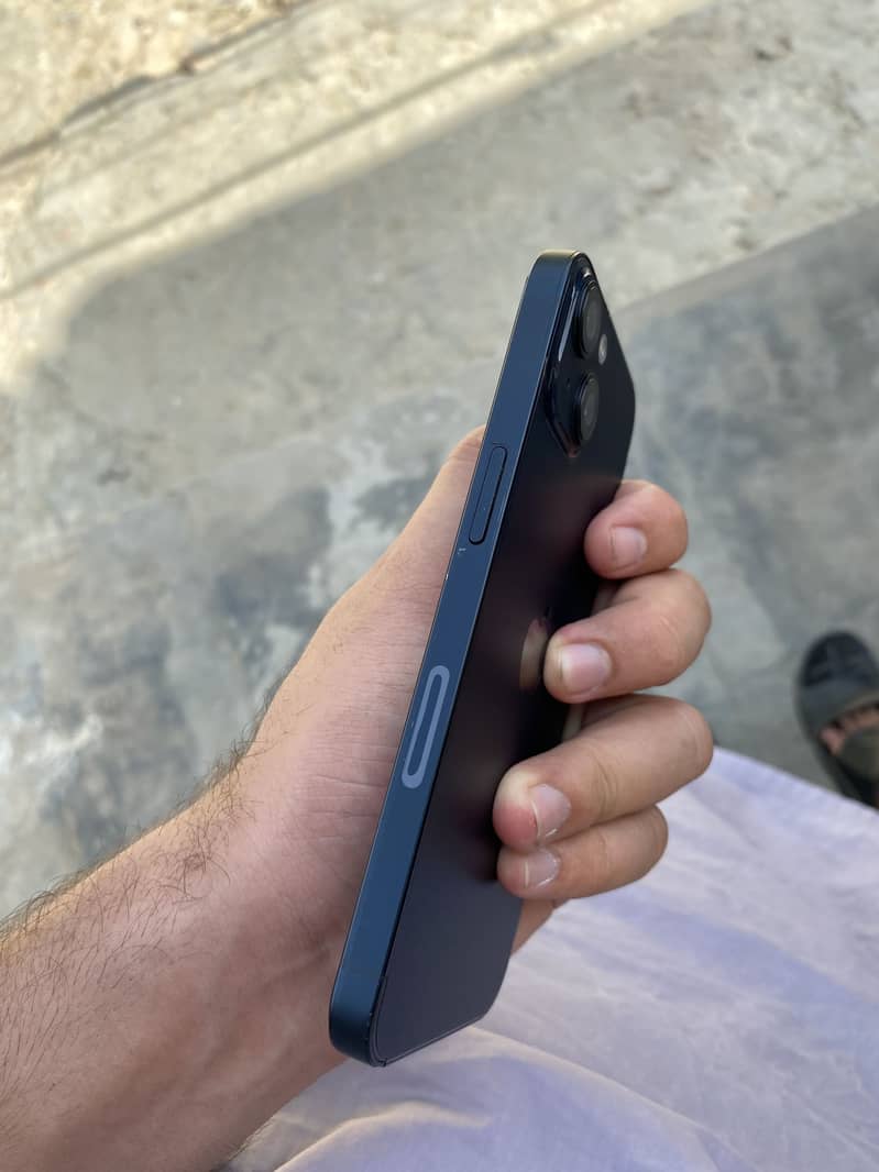 Apple iPhone 13 2