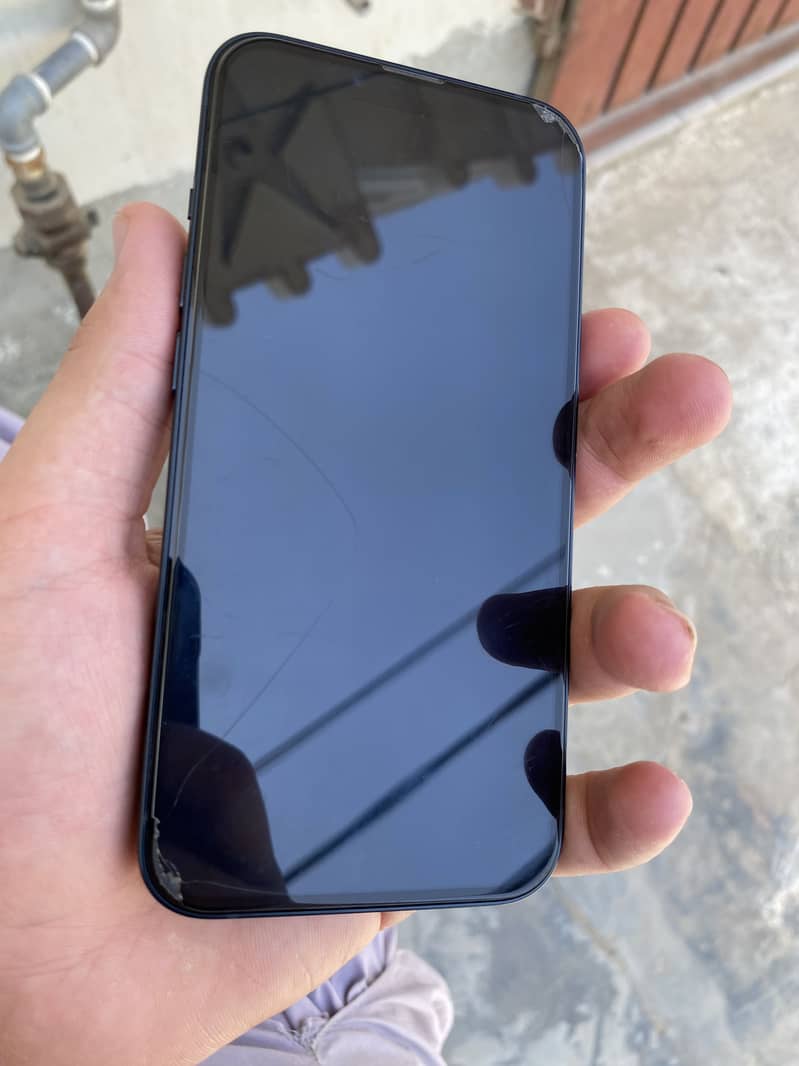 Apple iPhone 13 4