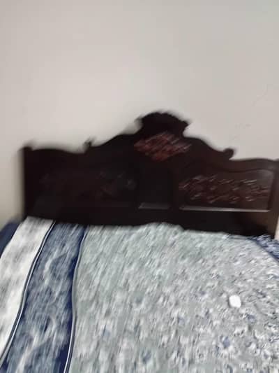 سولڑ لکر ی کا بنا ھوا ھے