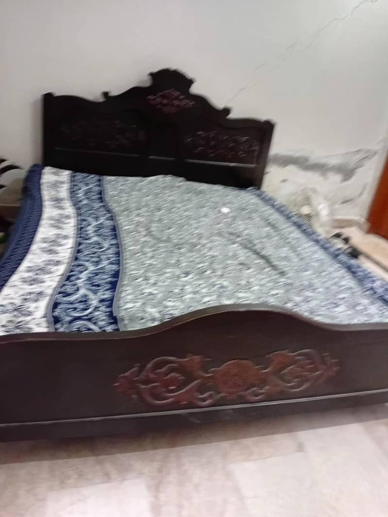 سولڑ لکر ی کا بنا ھوا ھے 1