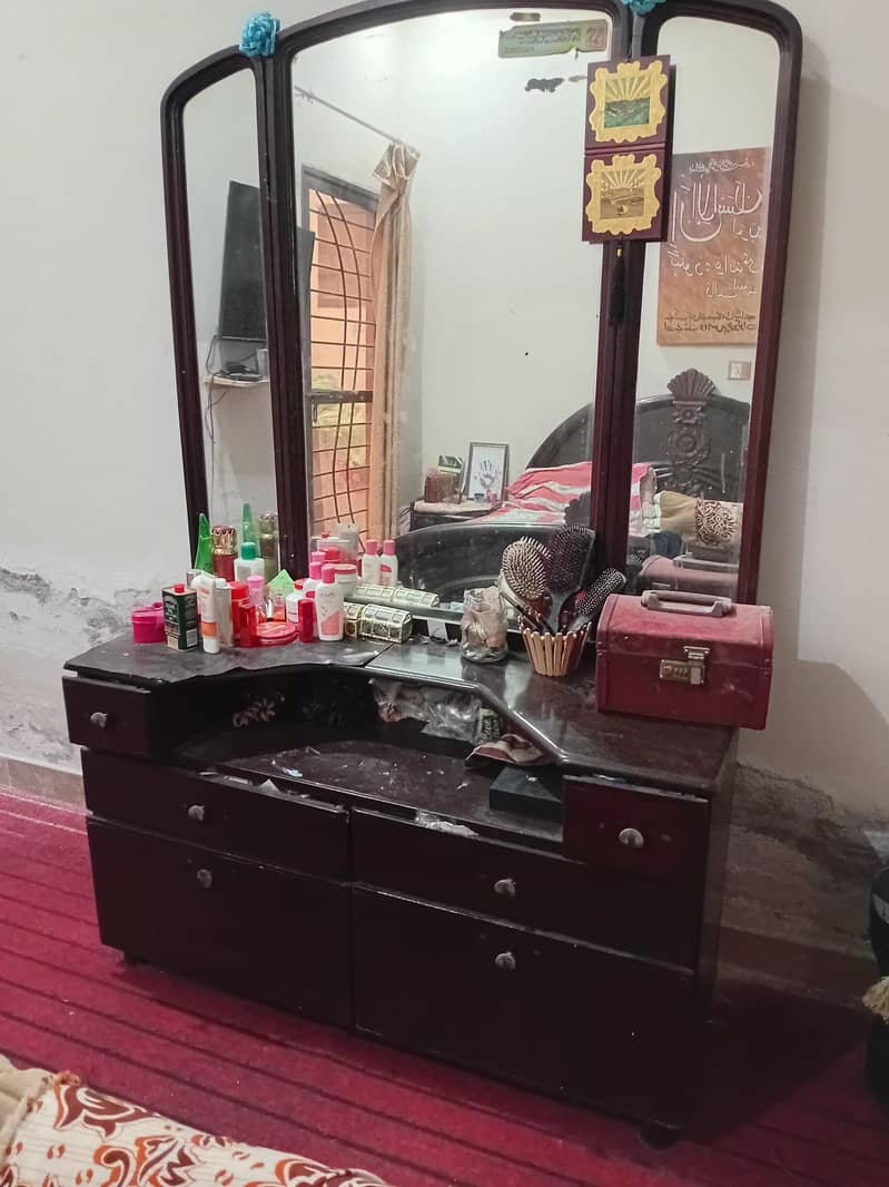 سولڑ لکر ی کا بنا ھوا ھے 4