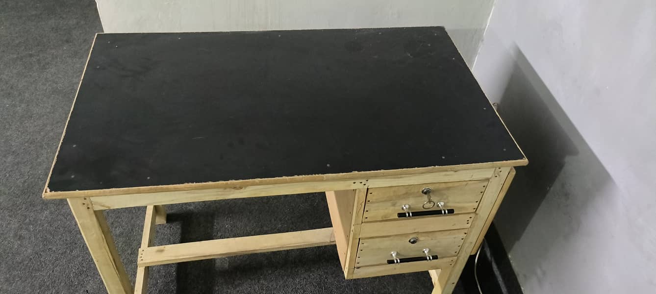 Computer PC Table & Study Table in Good Condition 6