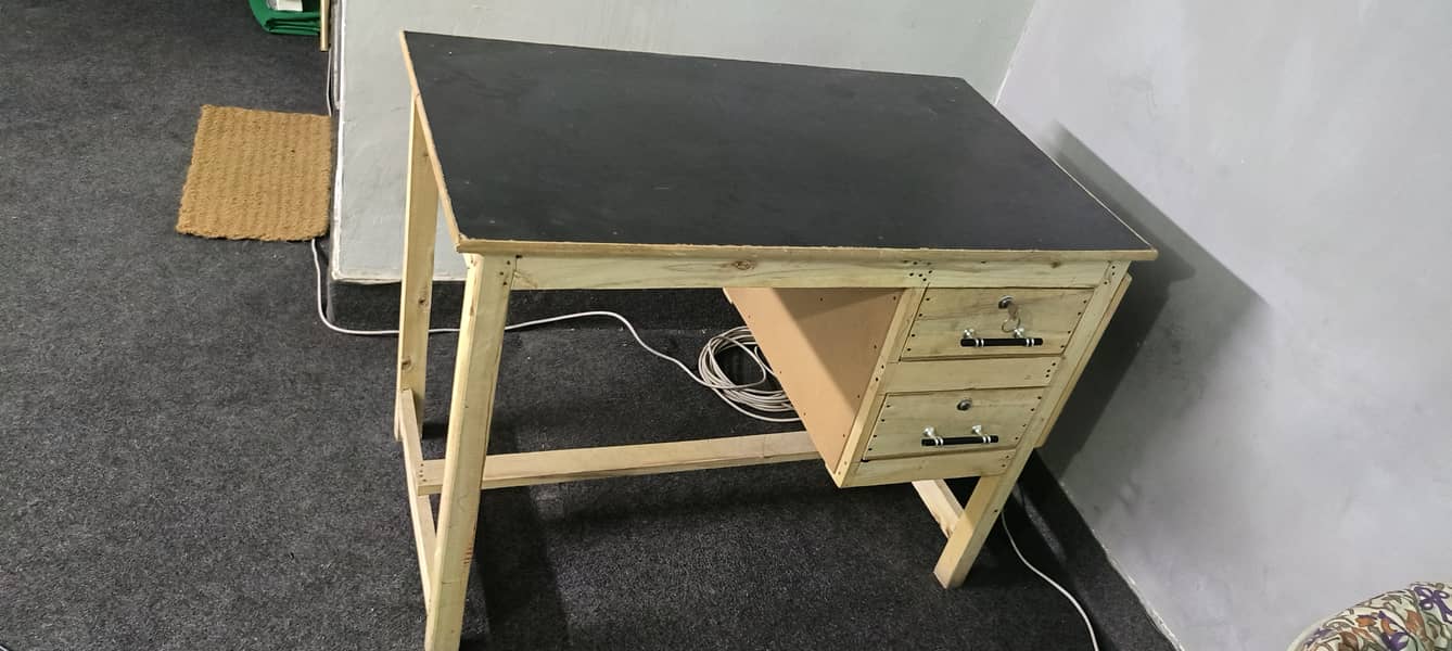 Computer PC Table & Study Table in Good Condition 7