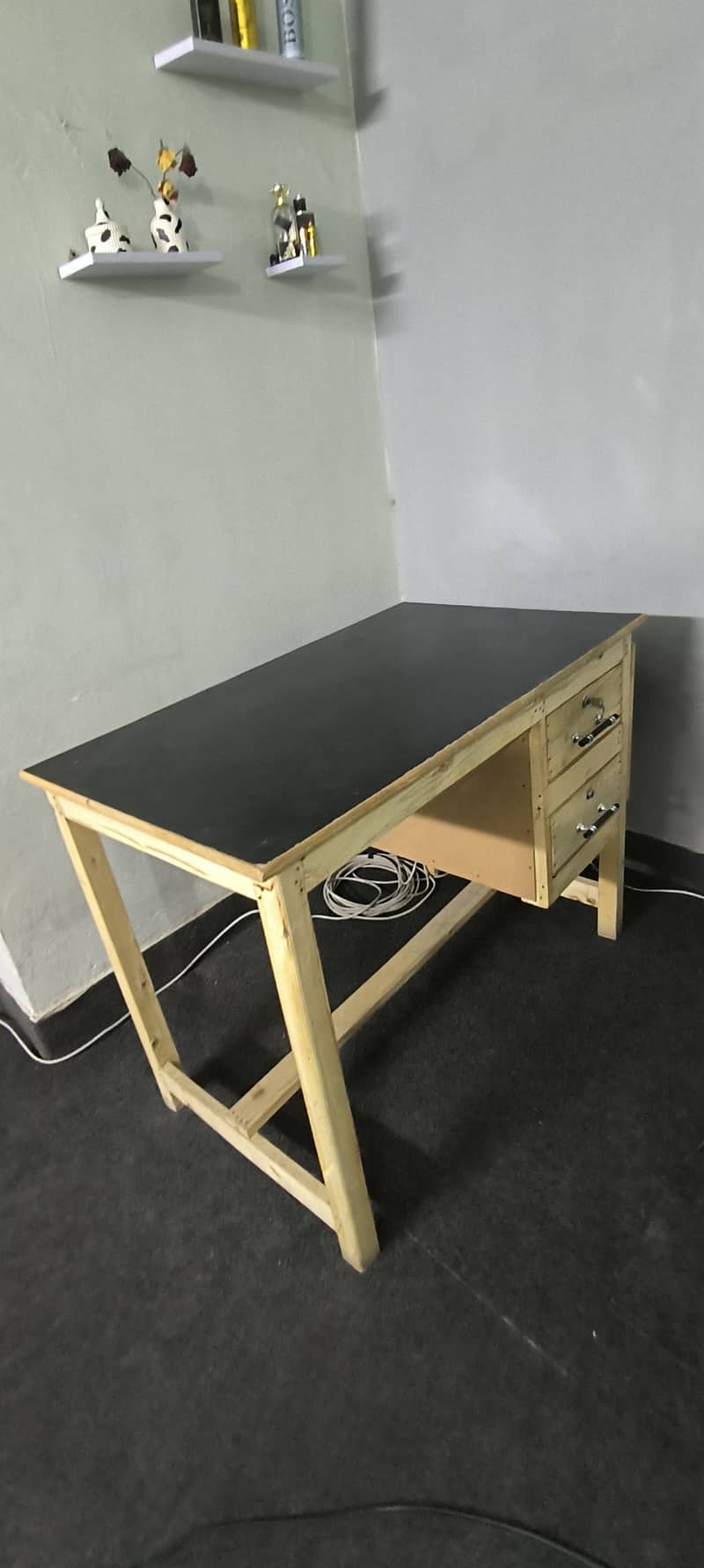 Computer PC Table & Study Table in Good Condition 8