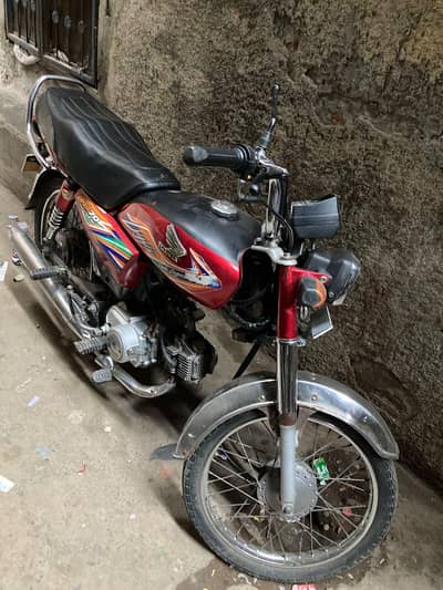 For sale CD70 Bike (Timepass ,Scammer Chawal log dafa dor raho is say]