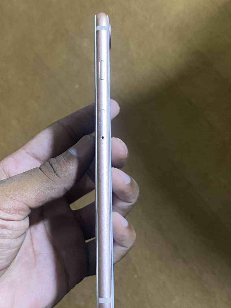 Apple iPhone 8 Plus 4