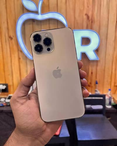 Iphone 13 pro max: gold color,256 storage, ,100 battery health,
