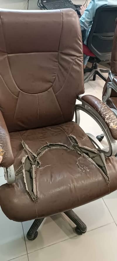 2 Office chairs available for Sale