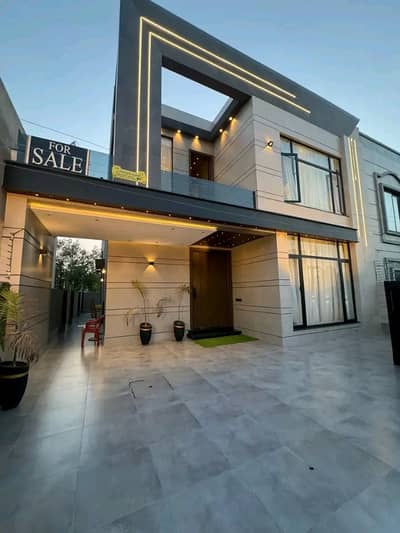 10 Marla Luxury House is Available for Rent in Bahria Town Lahore