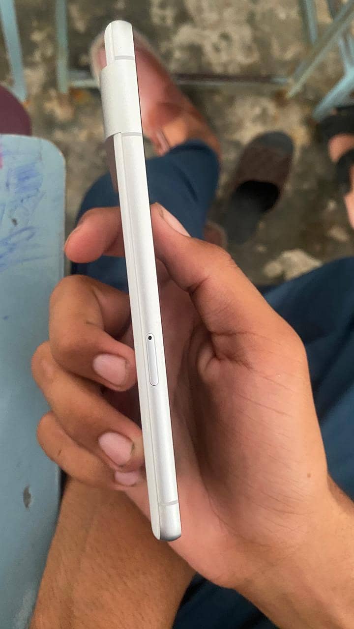 Google Pixel 7 4
