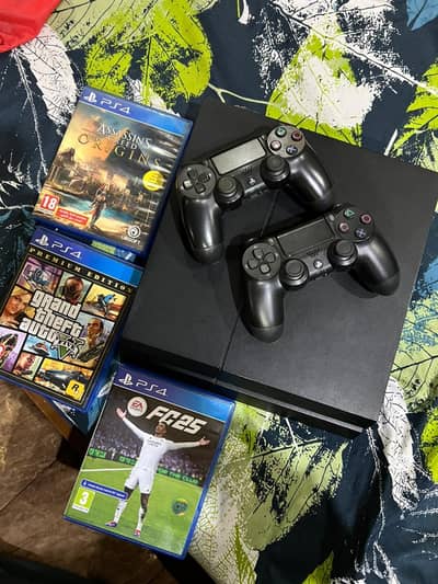 PS4 console 500GB + 2 controllers + 3 Games