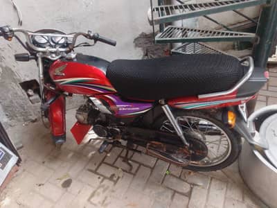 Honda Dreem red colour