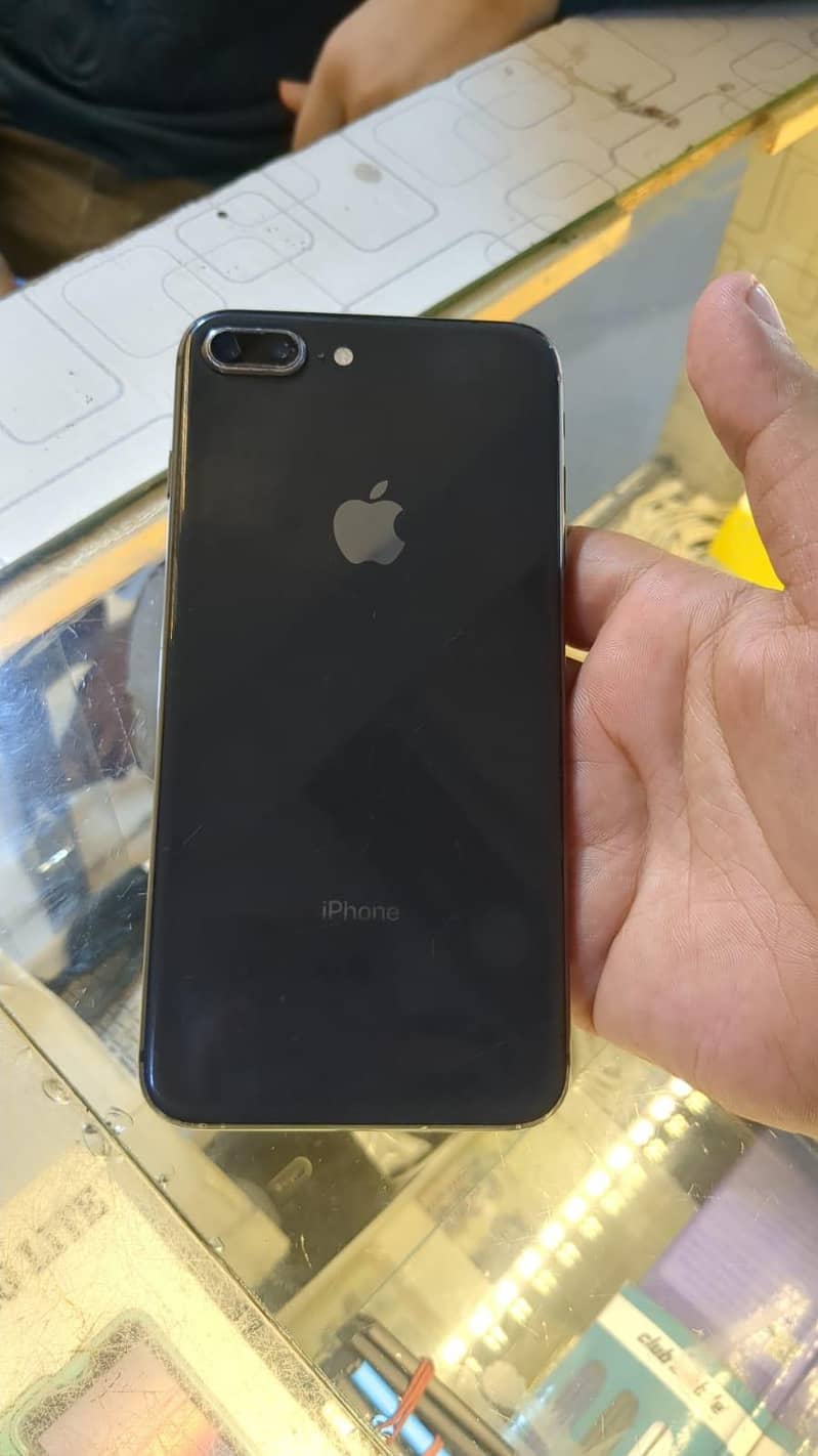 Apple iPhone 8 Plus 0