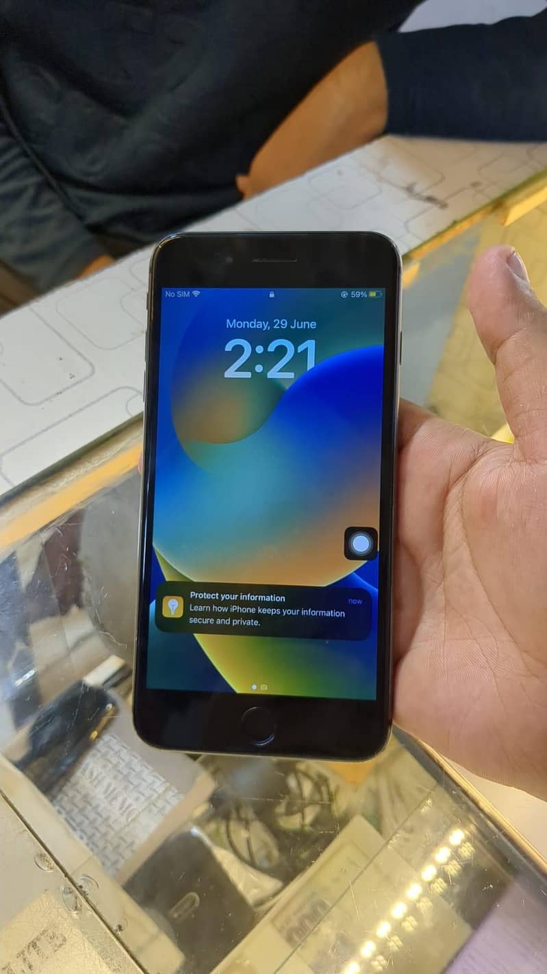 Apple iPhone 8 Plus 2