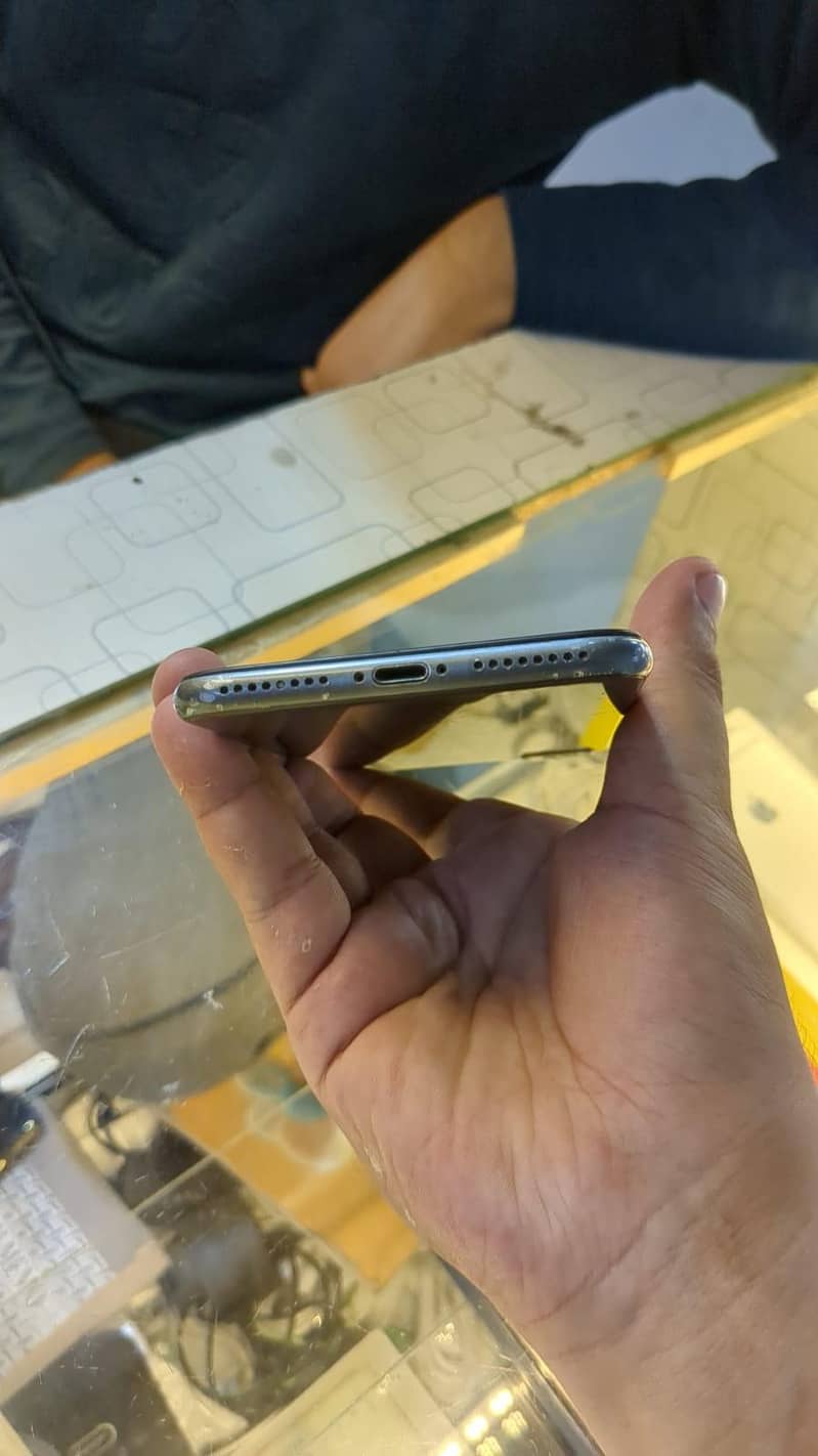 Apple iPhone 8 Plus 3