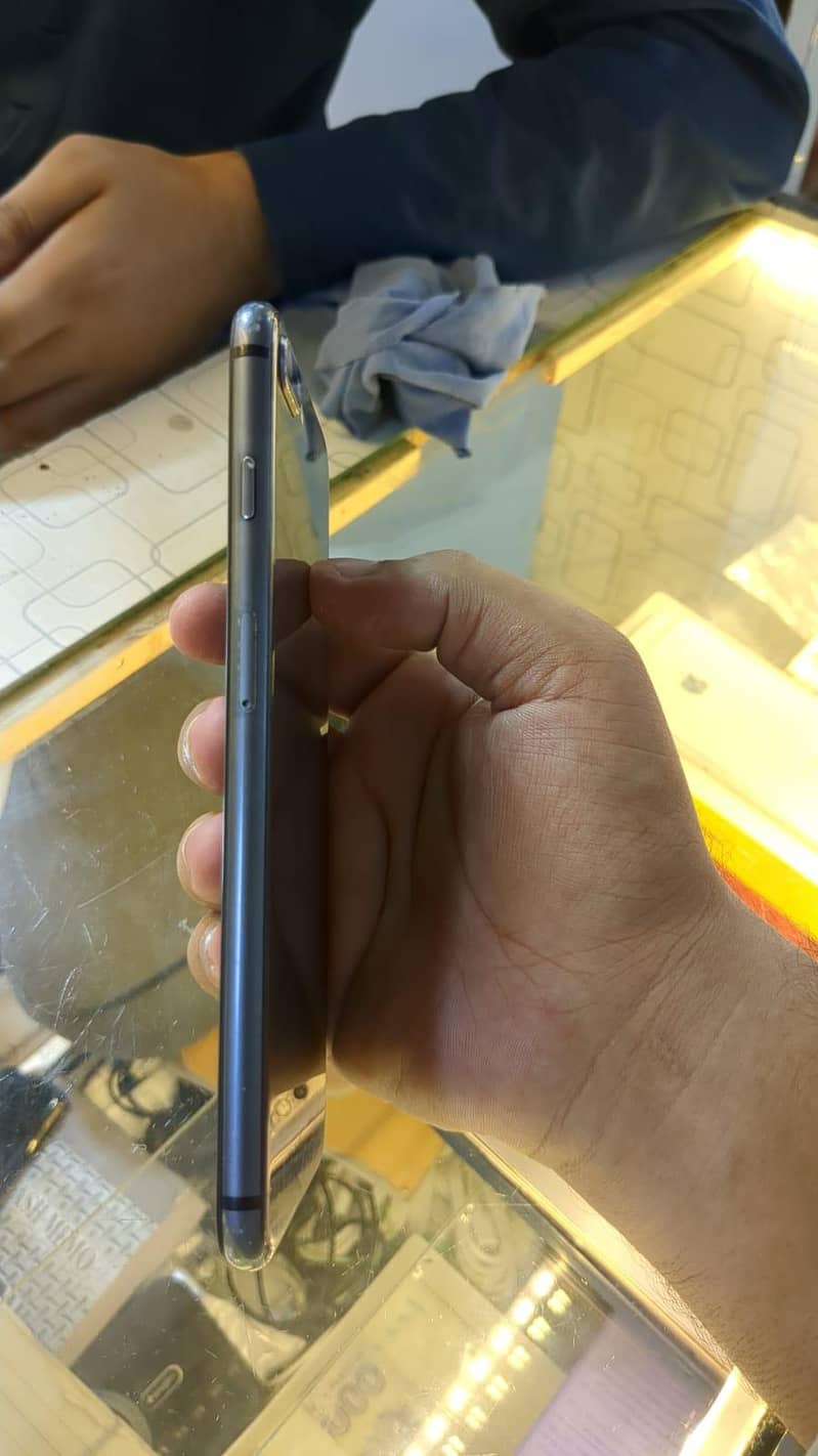 Apple iPhone 8 Plus 4