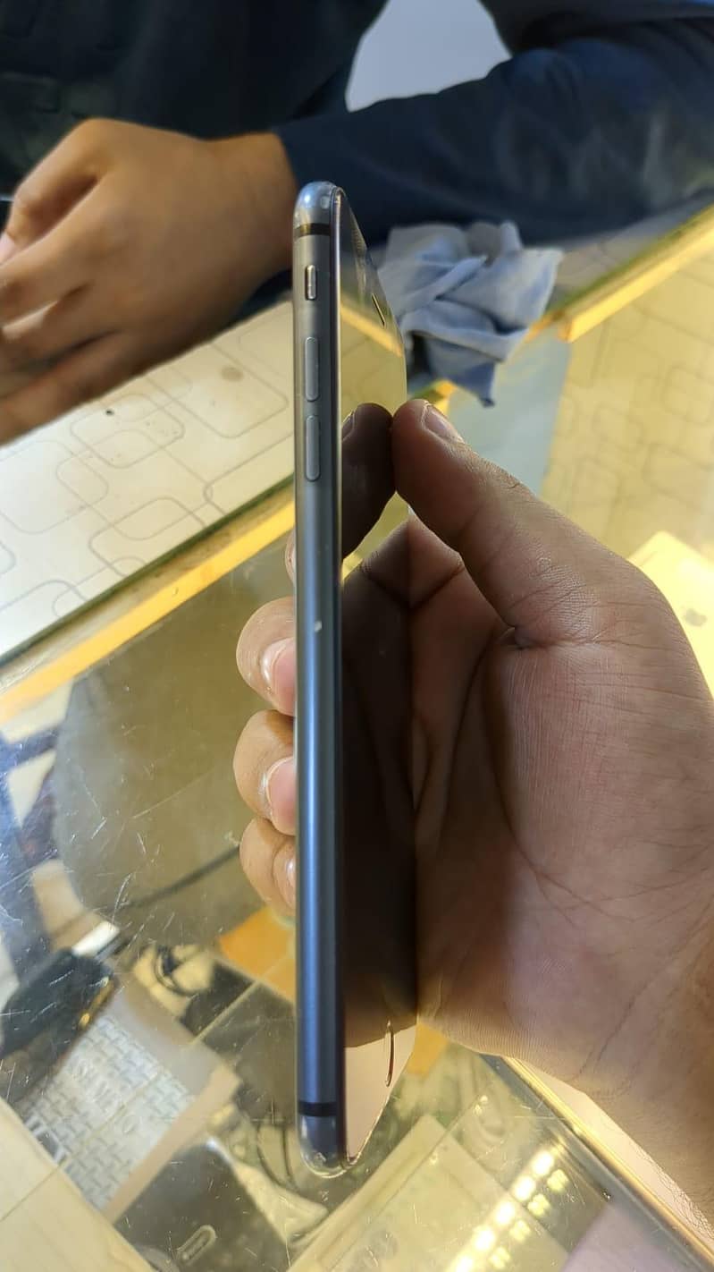 Apple iPhone 8 Plus 5