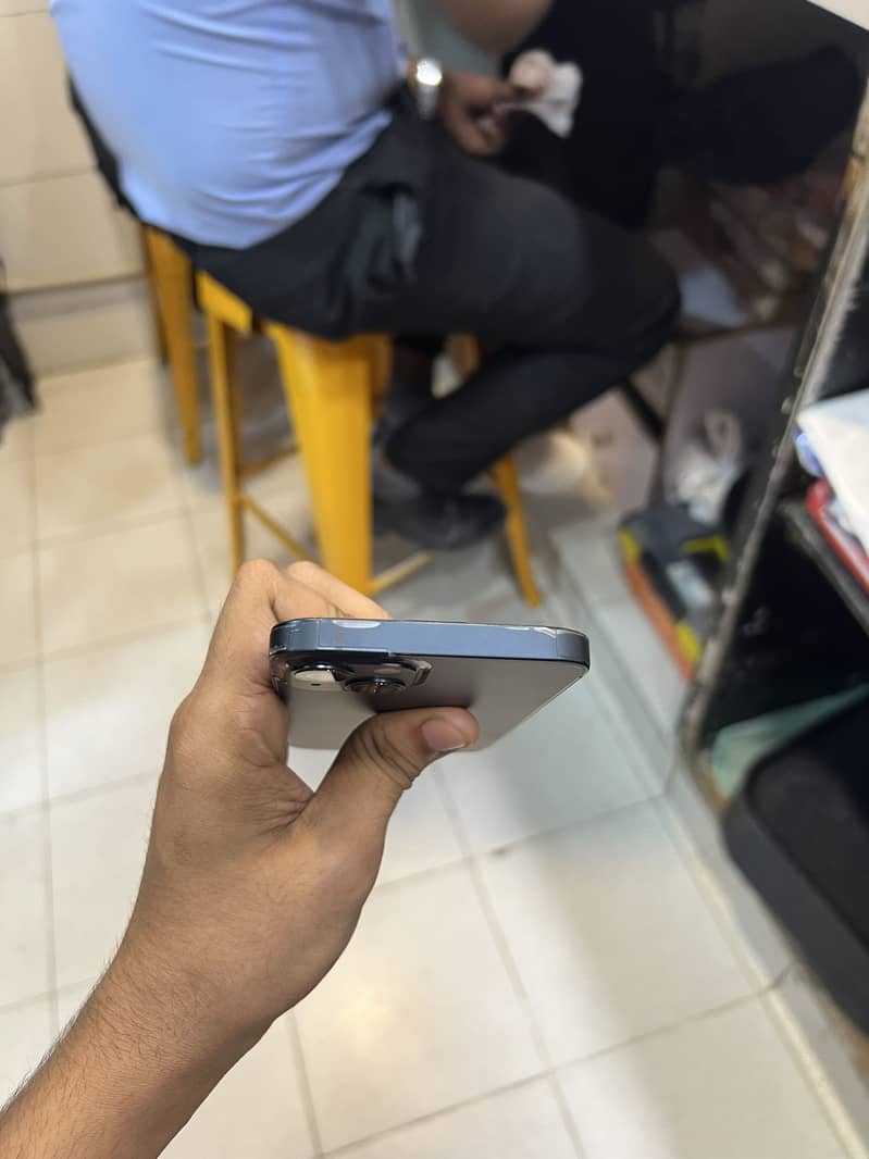 Apple iPhone 13 4