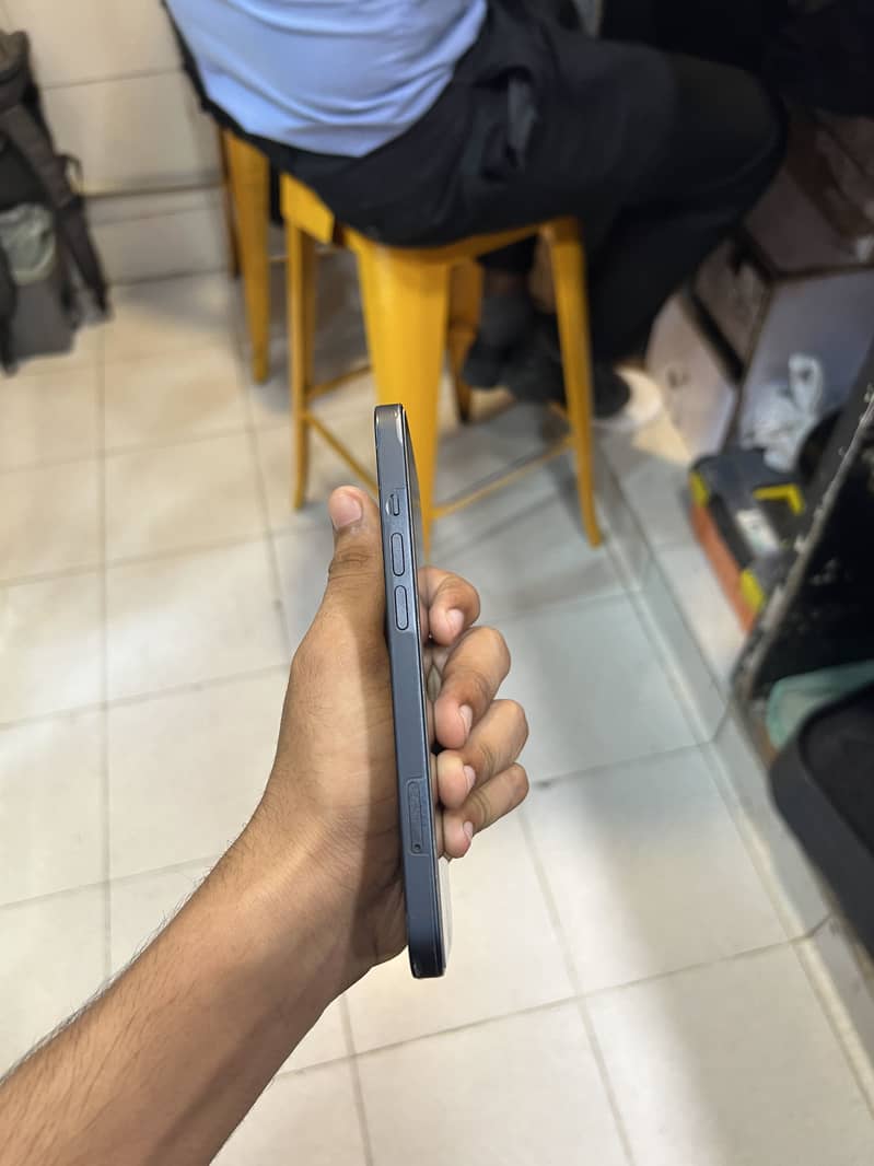 Apple iPhone 13 5