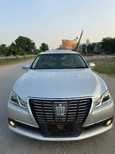Toyota Crown Royal Saloon Hybrid 2013