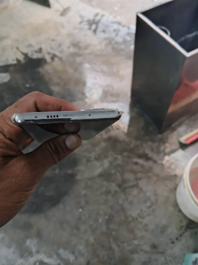 Tecno CAMON 40 Pro 1