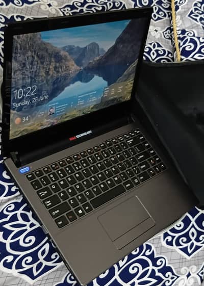 8GB RAM 128GB SSD i5 4th intel HD graphics