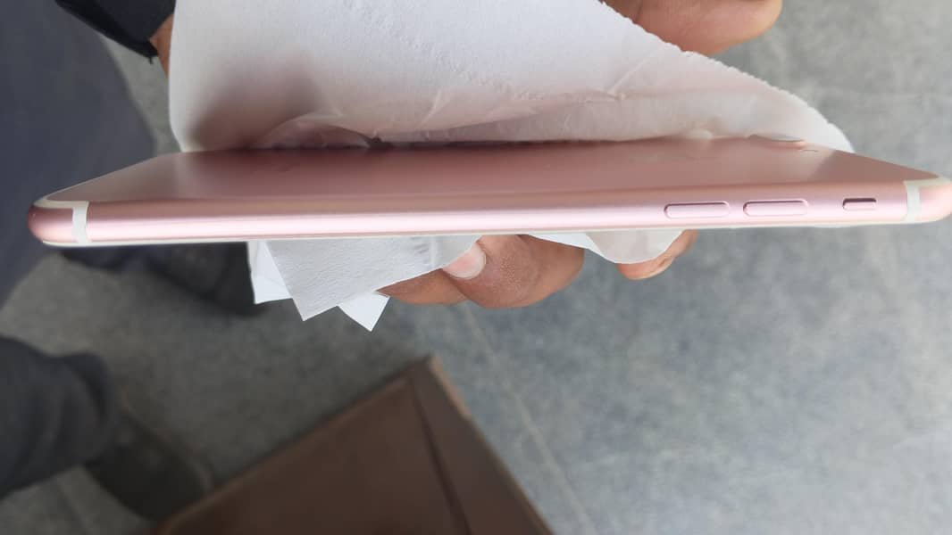 Apple iPhone 7 Plus 2