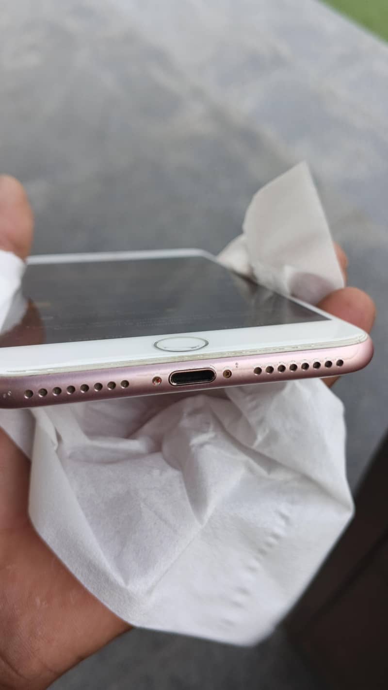 Apple iPhone 7 Plus 6