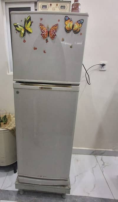 Medium Size Dawlance refregirator Almost New condition