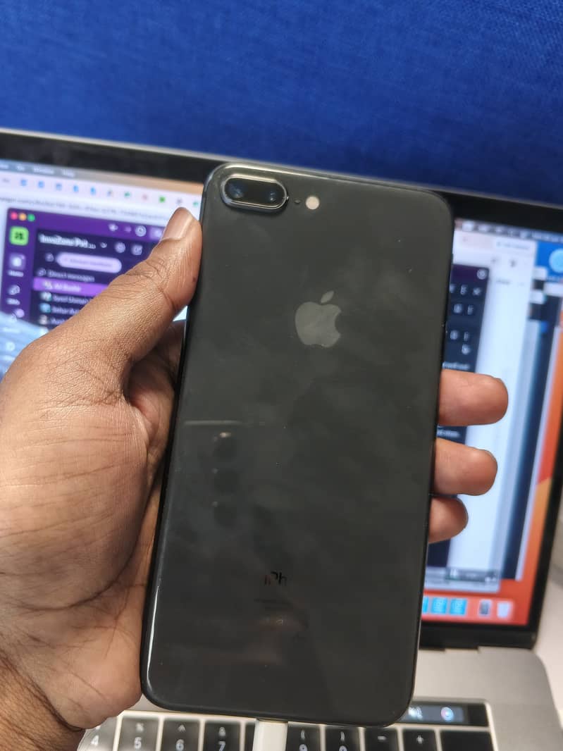 Apple iPhone 8 Plus 0