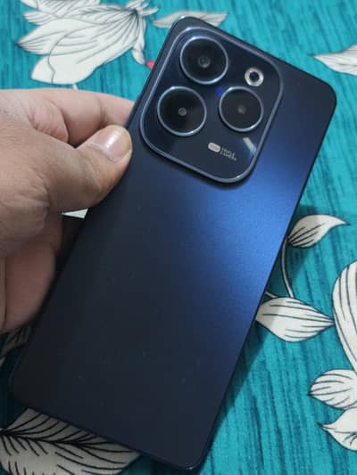 Infinix Hot 40 10/10 condition with box and everything