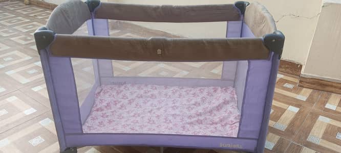 baby sleeping cot