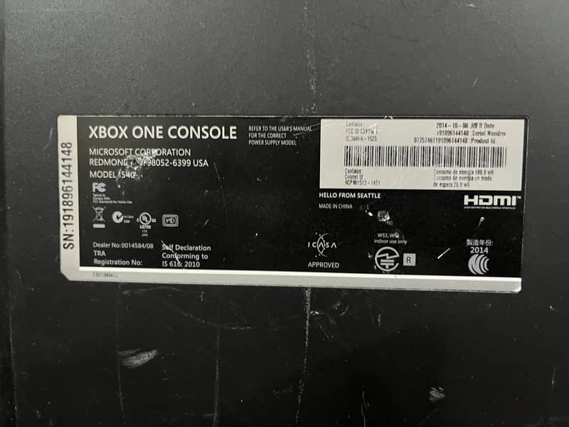 Xbox one with 2 Controllers 3