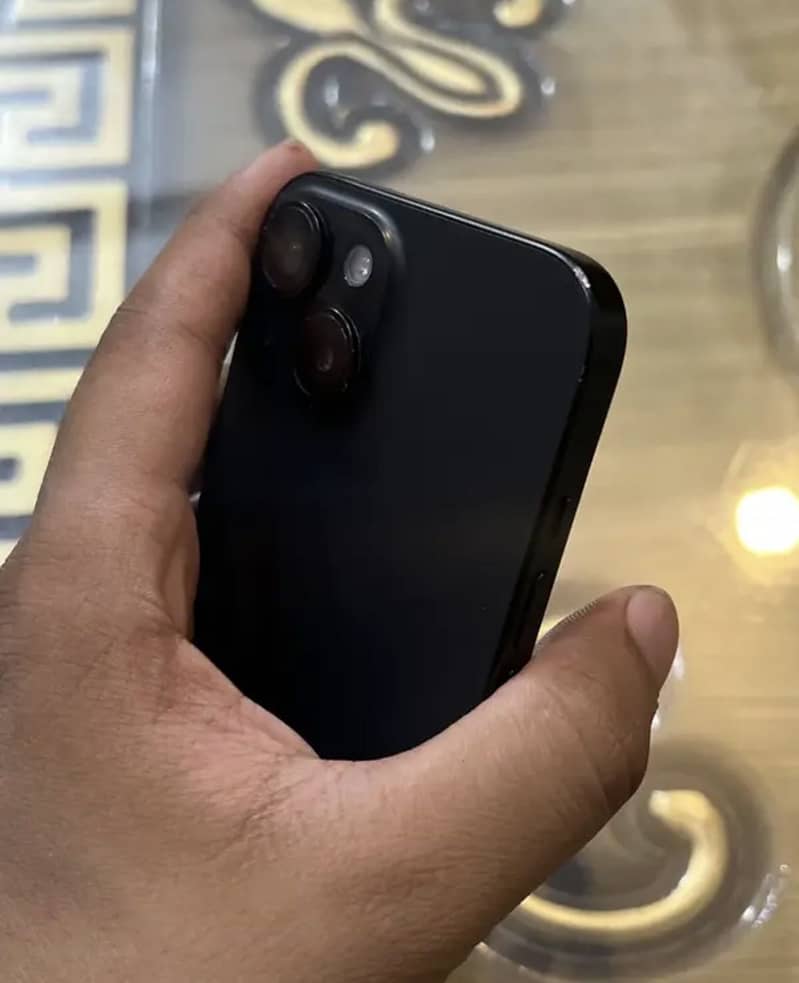Apple iPhone 15 4