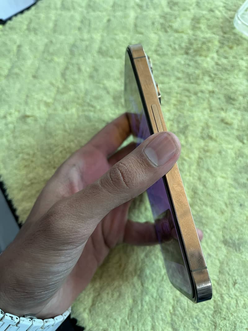 iPhone 14 pro 4