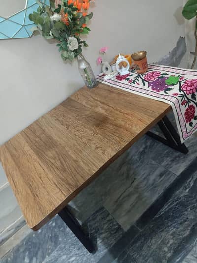Dinning table 4" 2.5 feet