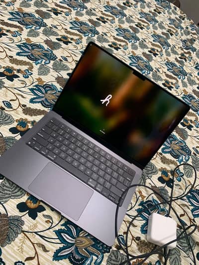 Apple MacBook M4 14-inch | 24GB RAM | 1TB SSD | 211 cycle