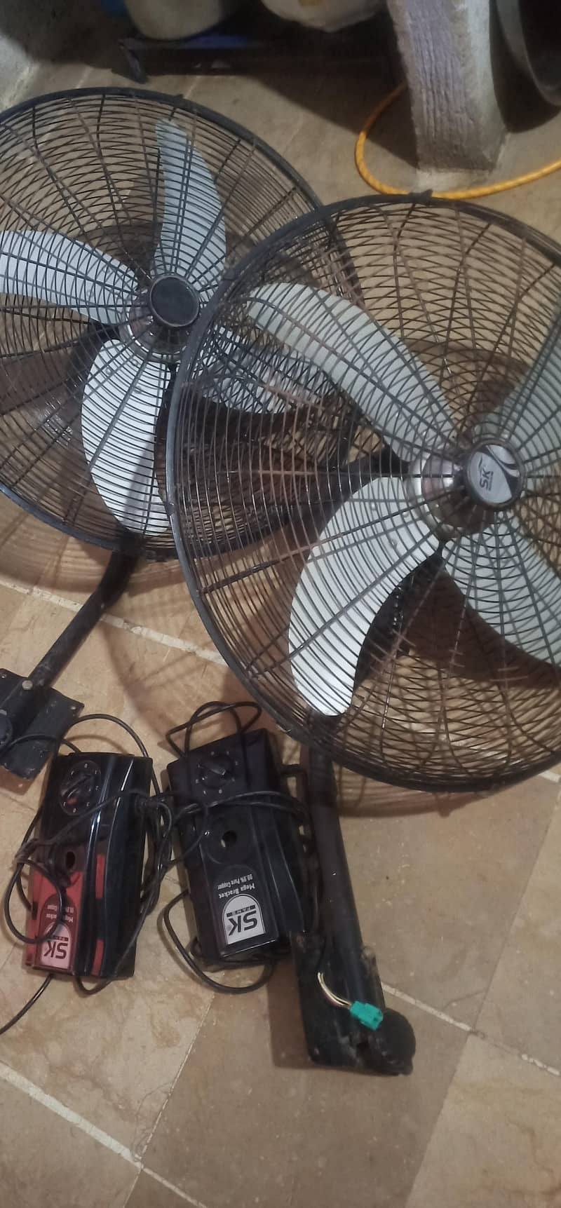 mega bracket fans 1