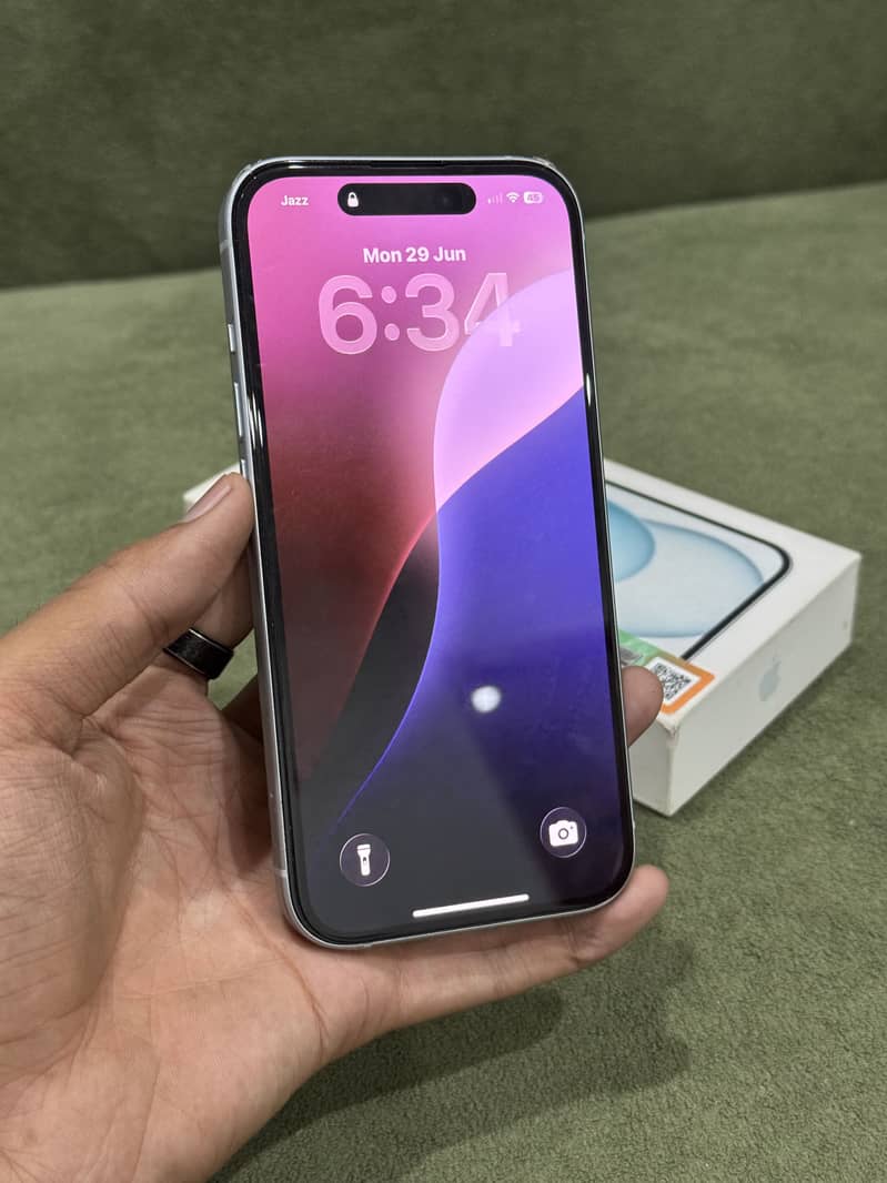 Apple iPhone 15 4