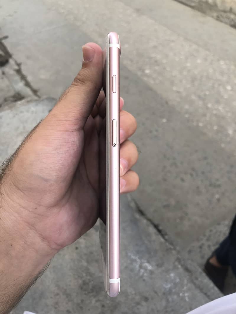Apple iPhone 7 Plus 0