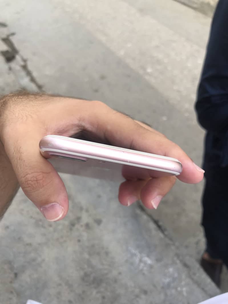 Apple iPhone 7 Plus 2