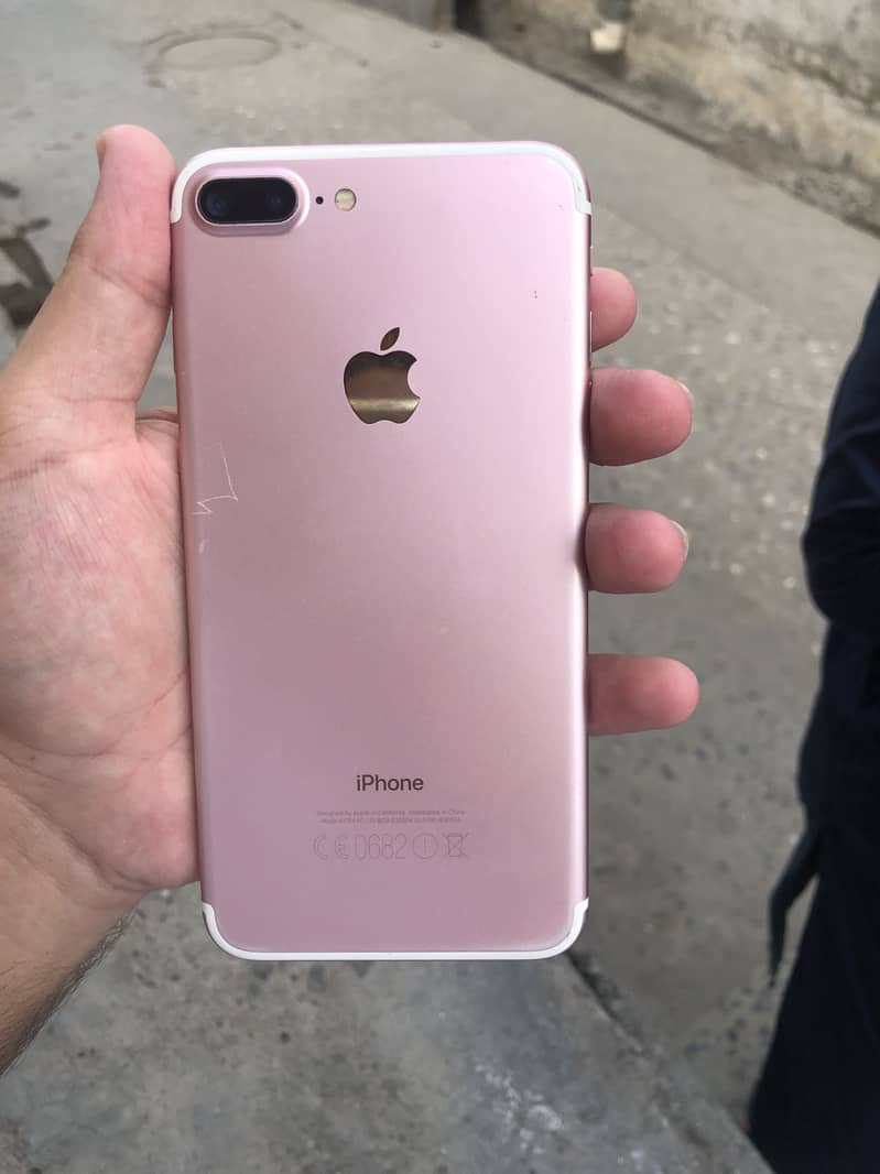 Apple iPhone 7 Plus 3