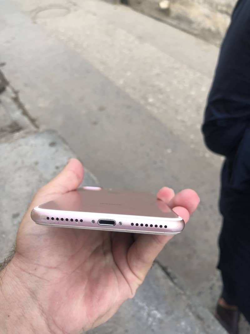 Apple iPhone 7 Plus 4