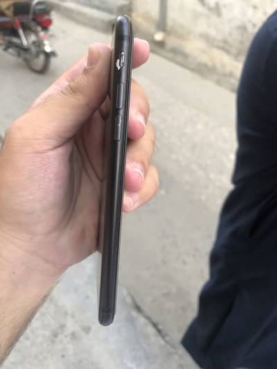 Apple iPhone 7