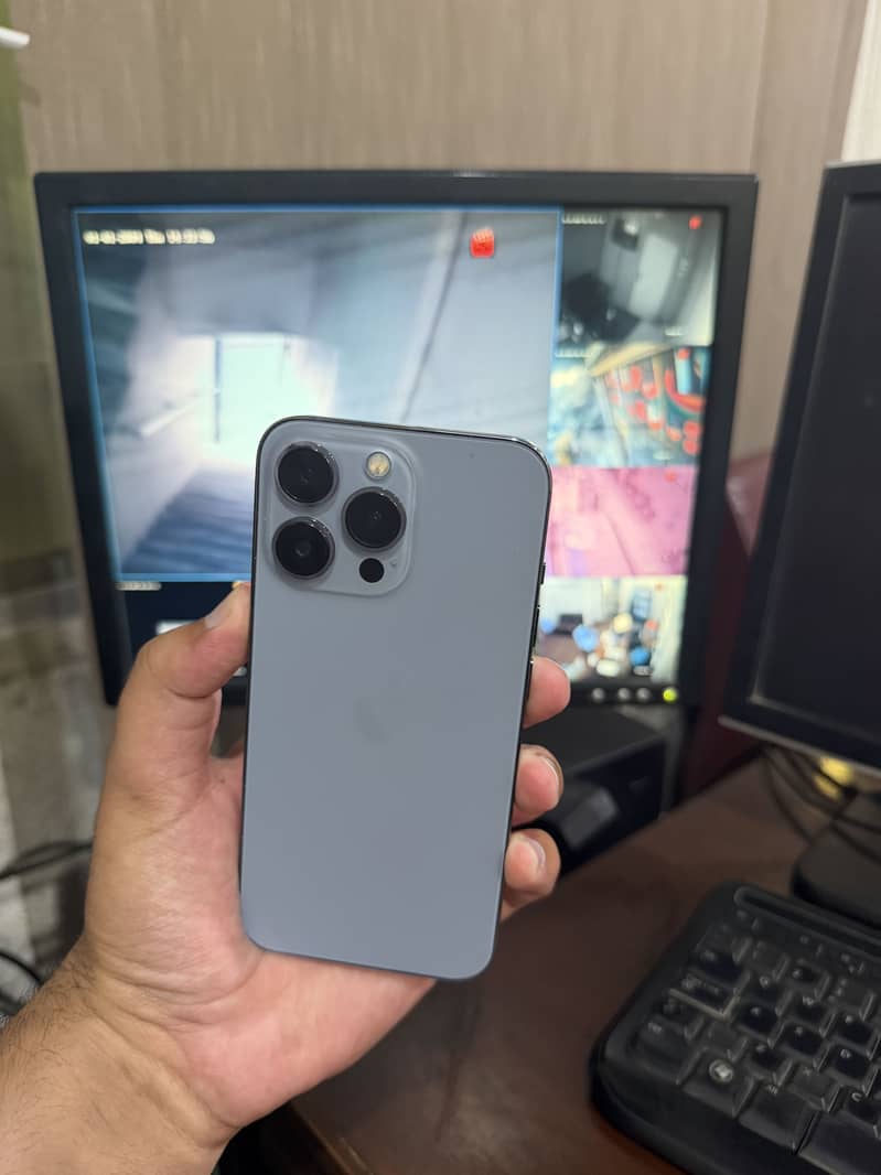 Apple iPhone 13 Pro 2